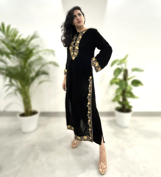 Tilla Embroidered Velvet Kurta Set - Black