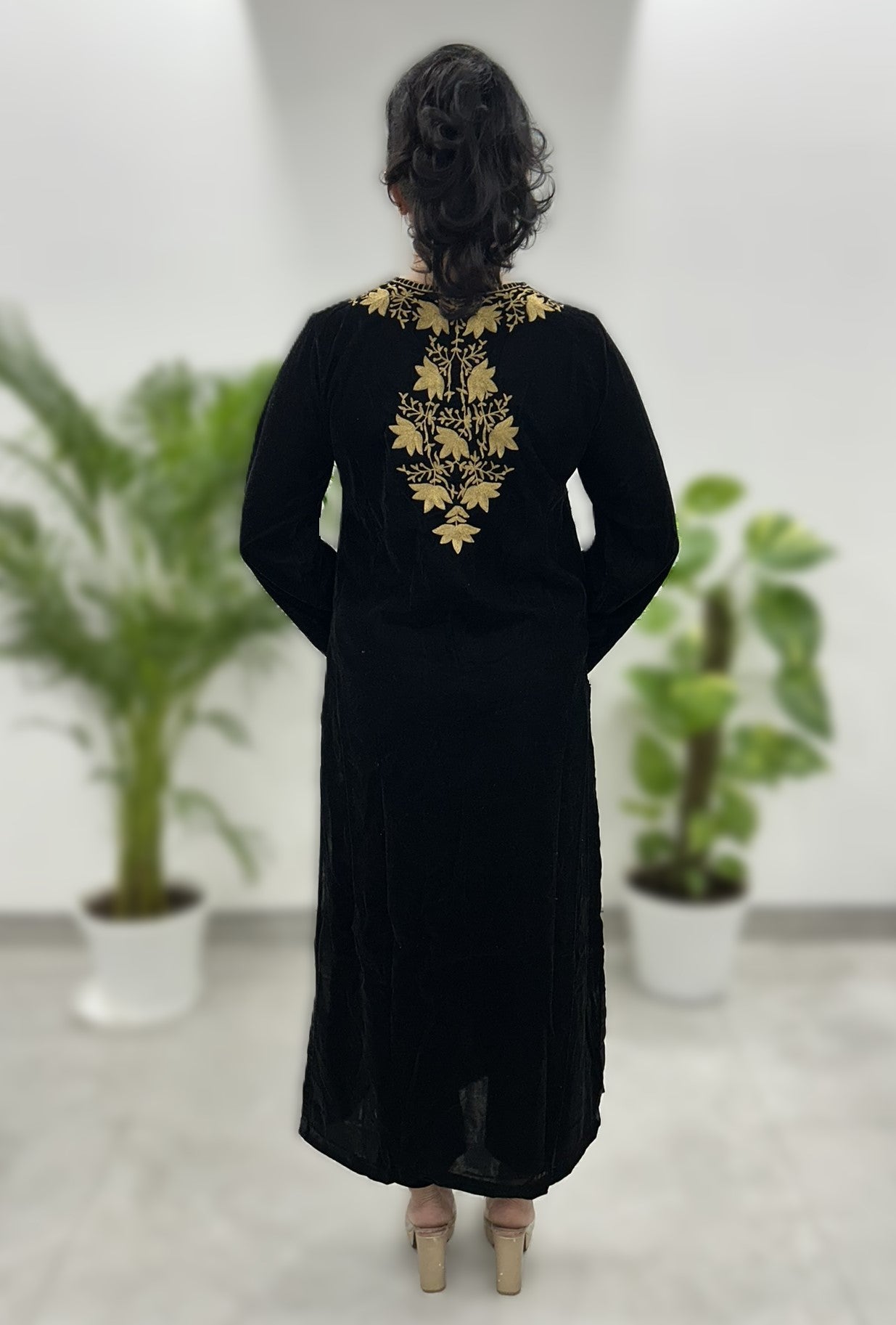 Tilla Embroidered Velvet Kurta Set - Black